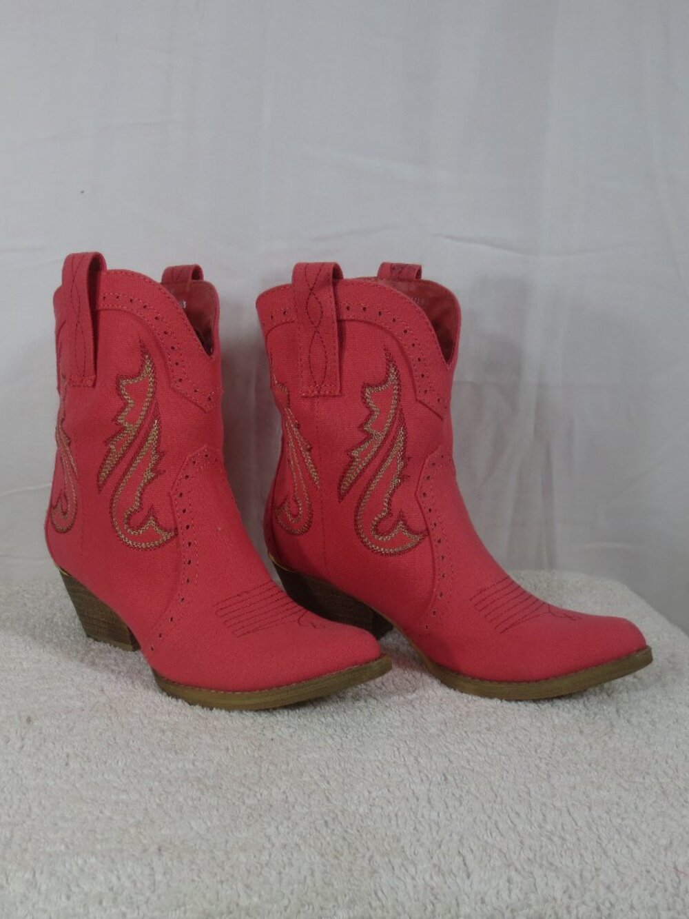 Very Volatile LA Boots Pink Gold Embroidered Fabric Cowgirl Stacked Heel Size 6